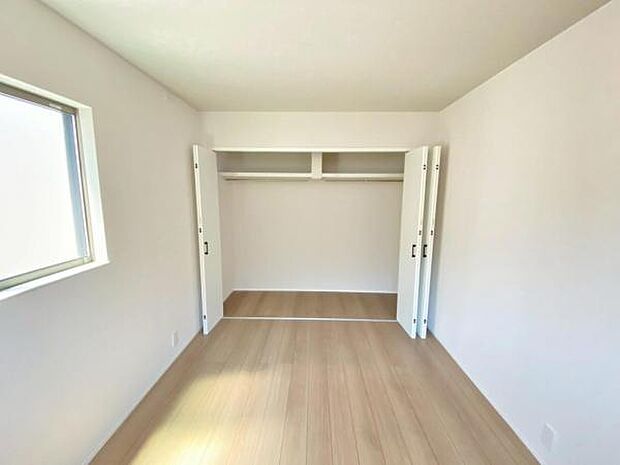 各居室にはたっぷりと収納できるクローゼットを設置していますお部屋をスッキリと広々使えます♪