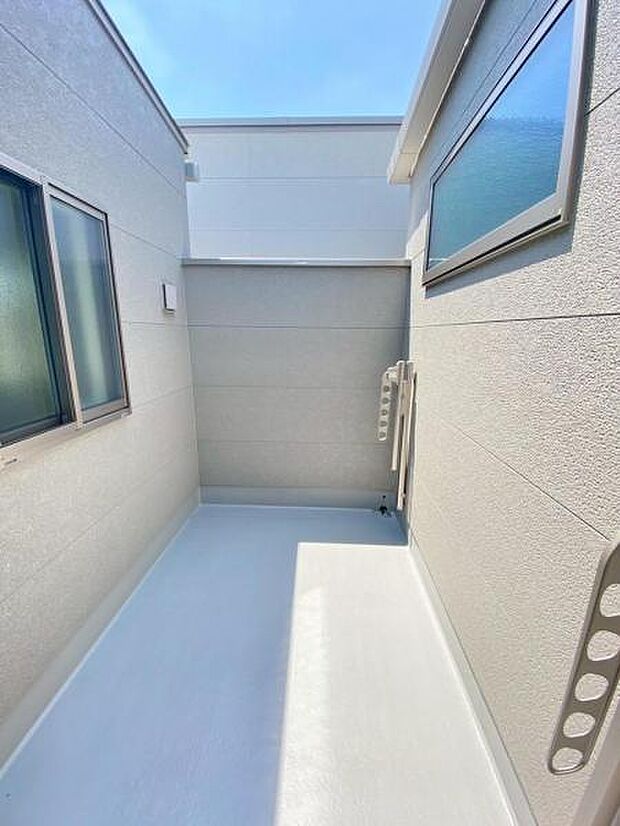 日差しをたっぷり受けれる南面バルコニーで毎日のお洗濯も快適♪