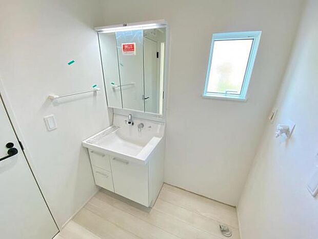 暮らしを快適に変える、シャワー付き洗面化粧台♪