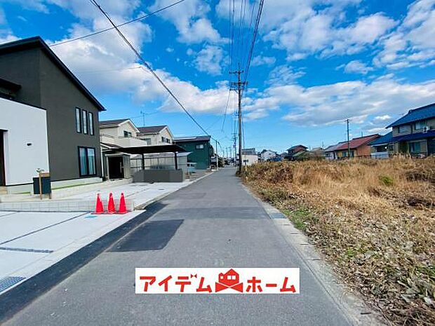 前面道路（2025年10月）撮影 休日、平日問わずお気軽にお問合せくださいませ。