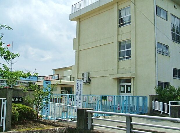 一宮市立黒田小学校(1100m)