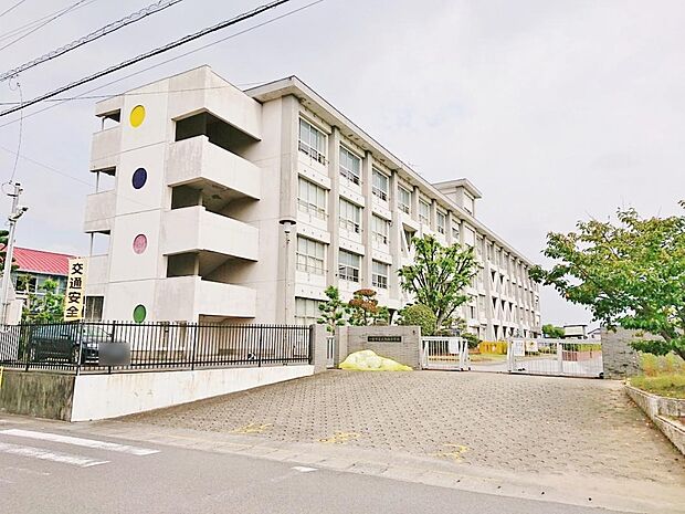 一宮市立大和南小学校(710m)