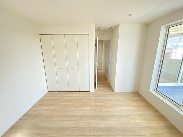 洋室 明るい洋室ではのんびりとお過ごしできます☆