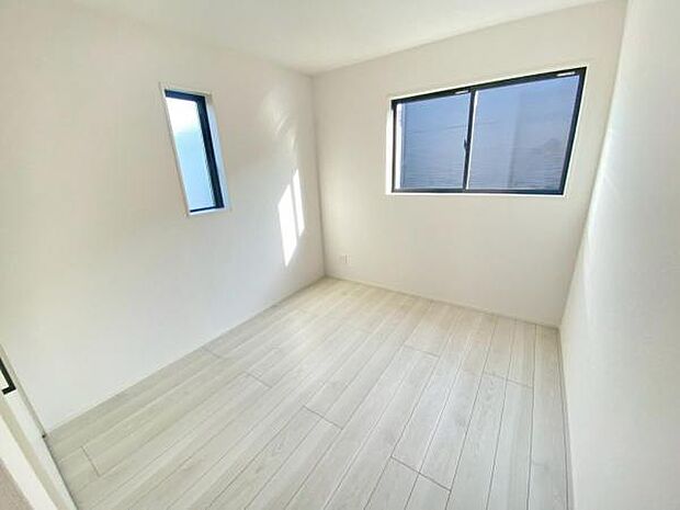 心地良い日差しが差し込む明るい居室