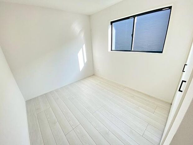 採光たっぷりの明るく心地良いお部屋です♪