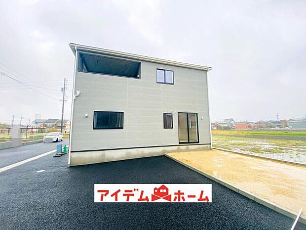 2号棟　外観写真 平日・土日問わずご案内致します！お気軽にお問合わせ下さい♪ 