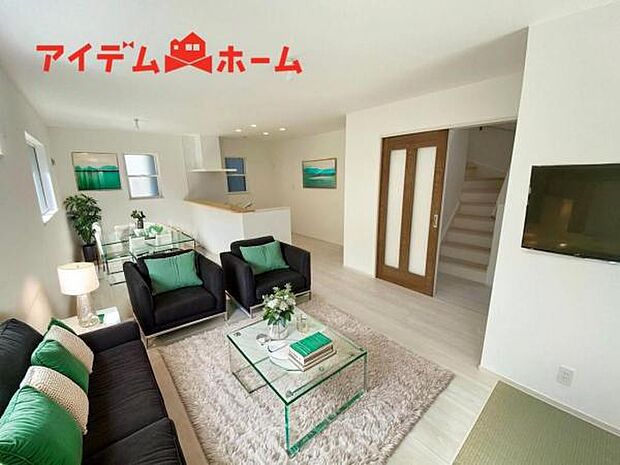 家族団らんの時間も増えそうな、ゆったりと寛げるLDKが魅力です♪ 