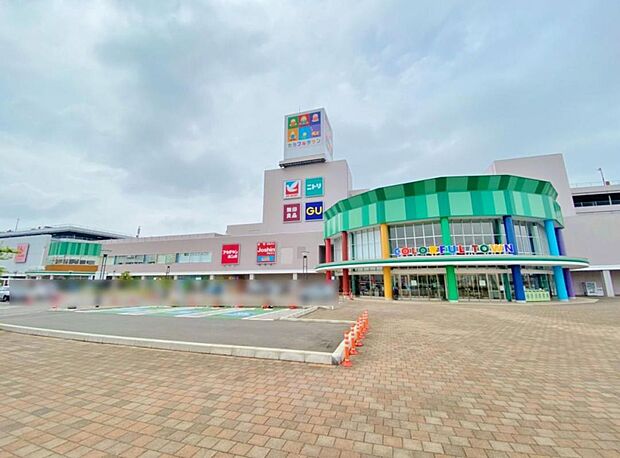 まるかつ市場カラフルタウン店(991m)