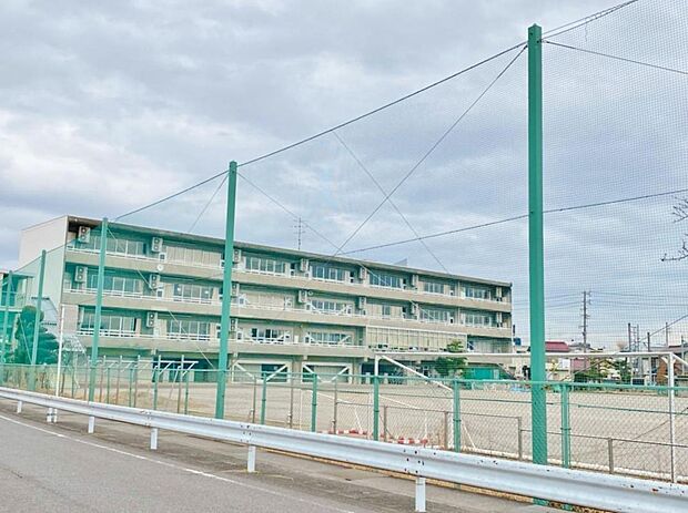 笠松町立笠松中学校（860m）