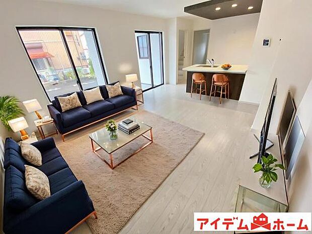 ※家具設置イメージです 南側から明るい日差しをたっぷり取り込めるリビングです♪