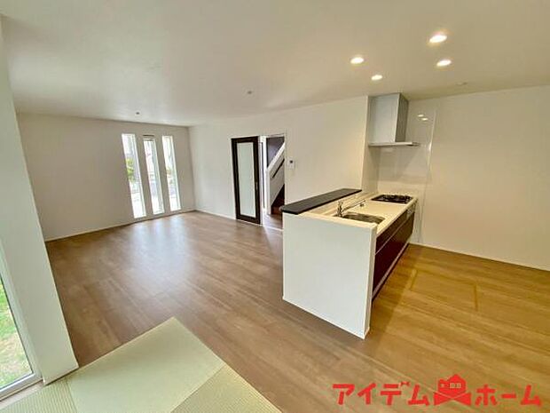 休日、平日問わずお気軽にお問合せくださいませ。