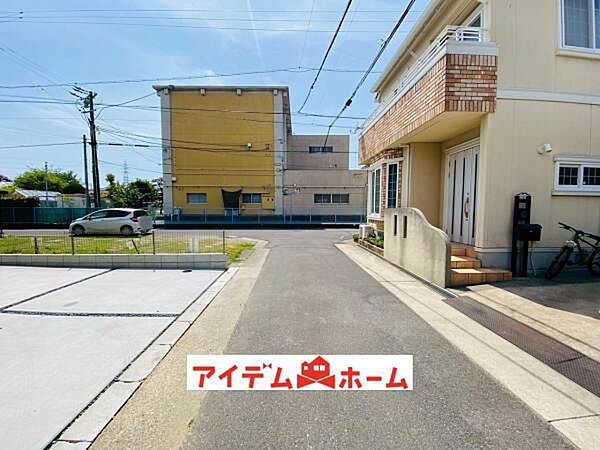 前面道路 平日・土日問わずご案内致します！お気軽にお問合わせ下さい♪