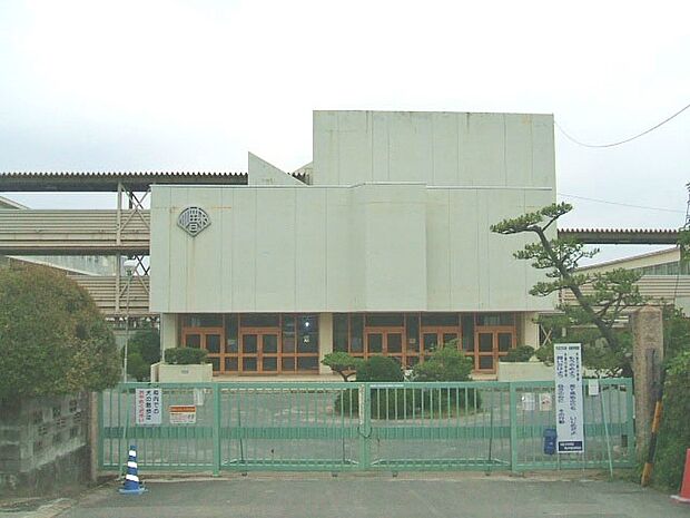 一宮市立木曽川西小学校(670m)