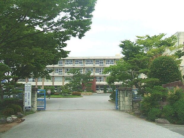 一宮市立木曽川中学校(1080m)