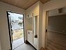 玄関：4号棟　内観写真