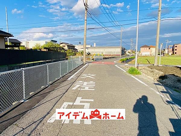 前面道路 平日・土日問わずご案内致します！お気軽にお問合わせ下さい♪