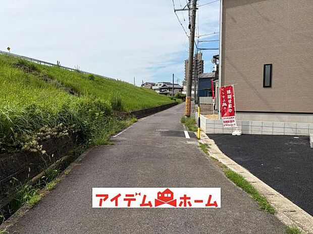 前面道路 平日・土日問わずご案内致します！お気軽にお問合わせ下さい♪ 