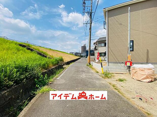 前面道路 平日・土日問わずご案内致します！お気軽にお問合わせ下さい♪ 