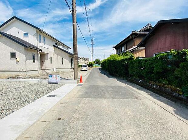前面道路 平日・土日問わずご案内致します!お気軽にお問合わせ下さい♪