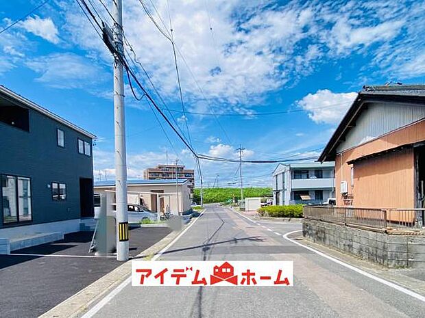 前面道路 平日・土日問わずご案内致します！お気軽にお問合わせ下さい 