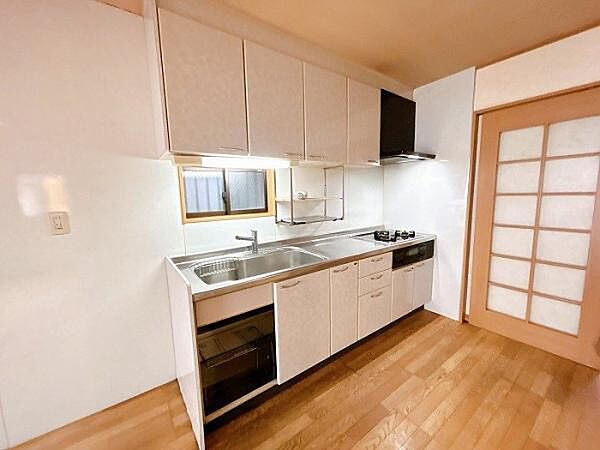 休日、平日問わずお気軽にお問合せくださいませ。
