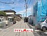 外観：前面道路 平日・土日問わずご案内致します！お気軽にお問合わせ下さい♪ 