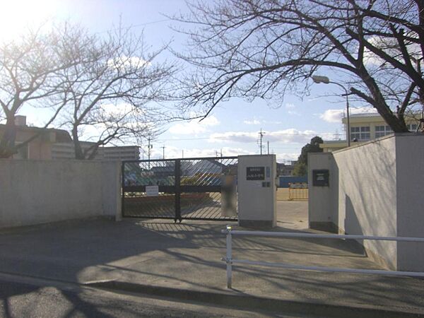 名古屋市立八社小学校（900m）