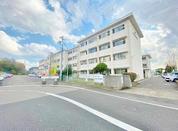 各務原市立中央中学校(750m)