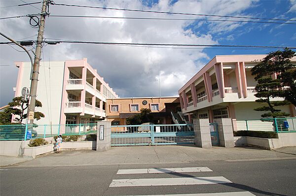 画像25:邑久小学校(1、240m)