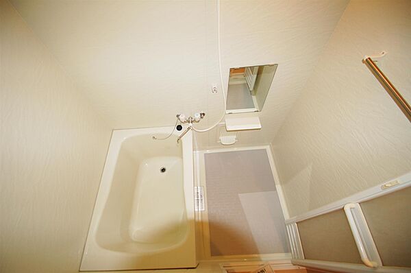 画像5:浴室にシャワー・鏡あります。