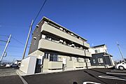 宇都宮駅よりバス27分 徒歩2分 築11年8ヶ月 3階建の賃貸物件
