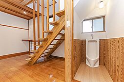 三条市西本成寺1丁目 5LDKの室内