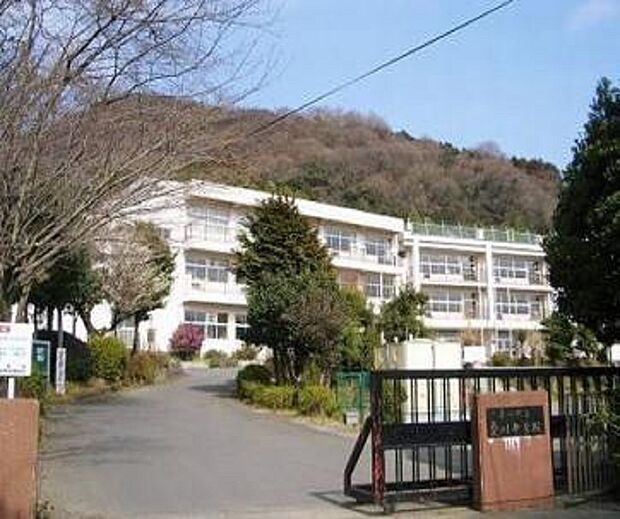 【中学校】愛川中学校まで3203ｍ