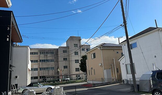 土地の地勢が高台の場合、景色を綺麗にみることができ、景色にこだわってお家探ししている方におすすめです！また平坦地よりも風通しがいいというメリットがあります。デメリットもあるので是非現地でご確認下さい。