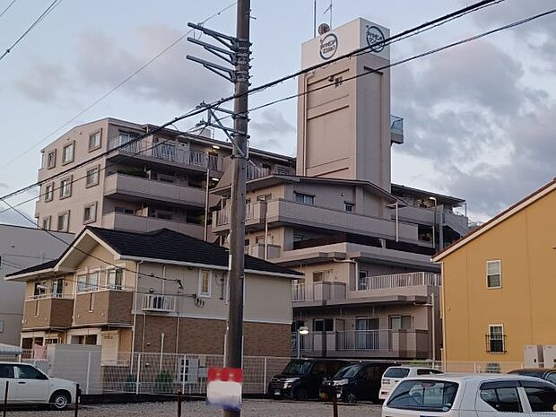 眺望の良さを楽しめるダイニングキッチンで家族団らんの時間を過ごしてはいかがでしょうか。バルコニーから見える景色を家族で眺める時間は、時間が経つのを忘れてしまいそうですね。是非、現地を見に行きましょう！