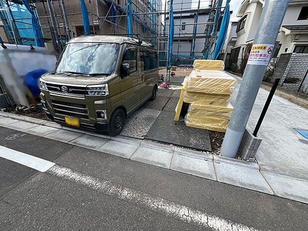 駐車場と明記されていても、最小スペースでつくられた駐車場だと大型車は駐車できなかったり、出入りしにくくなったりする可能性があります。お車のサイズと購入したい物件の駐車場のサイズを現地で確認しましょう。