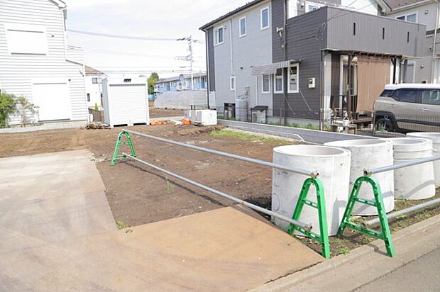 土地を買う際、住む地域の自治体や福祉の補助制度にも注目してみましょう。子供や老人の医療補助やゴミ出しのルールなど、自治体によってルールに大きな違いがあるため、暮らしやすい土地で判断するとよいでしょう。