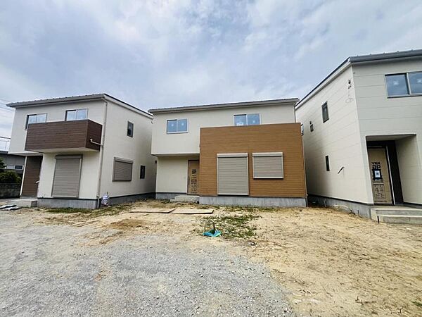 静かで落ち着いた環境は閑静な住宅街ならではです。