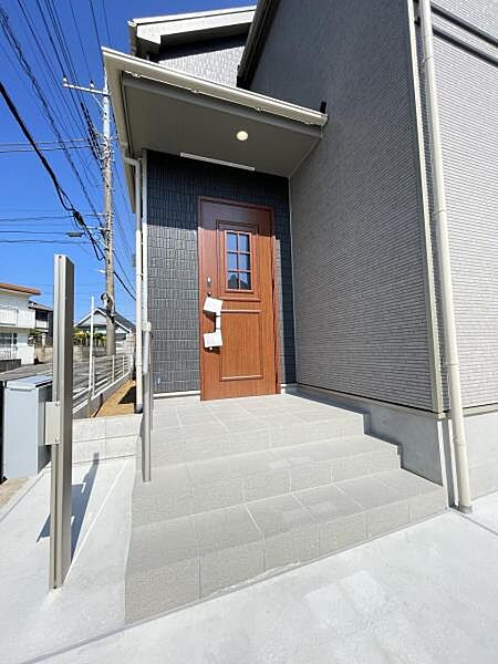 手すり付きの階段はお子様も安心安全！