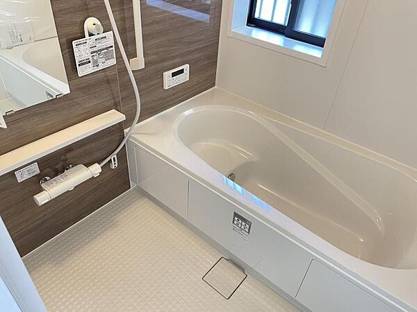 ゆったり足を伸ばして入れる浴槽でほっとひと息一日の疲れをリセット