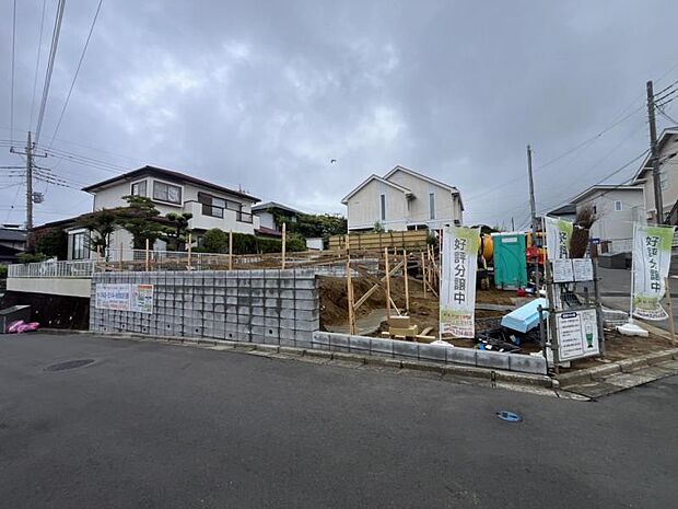 スーパー、コンビニ、ドラックストアも徒歩13分圏内と近く周辺環境充実！