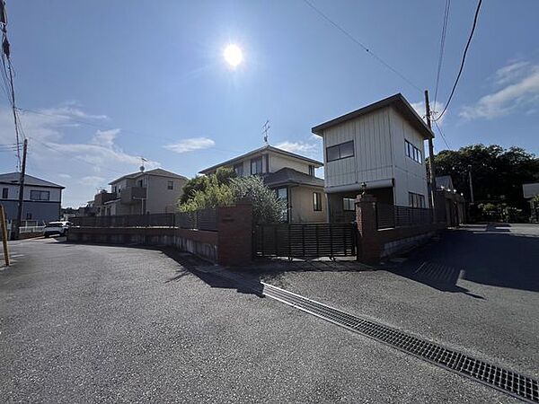 閑静な住宅街で陽光が差し込む立地です