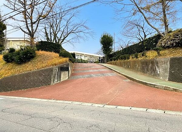 成田市立公津小学校 2050m