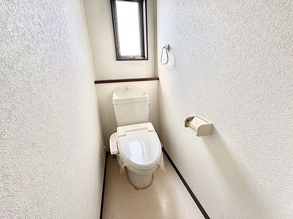 冬でも便座が暖かく清潔にお使いいただける温水洗浄便座です