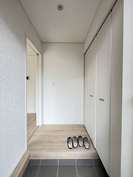 住宅の顔でもある玄関は住まう人や訪れる人を心地よく迎え入れてくれます