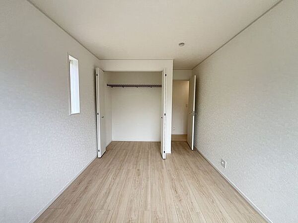 穏やかな光が差し込む室内には、穏やかな時間が流れます