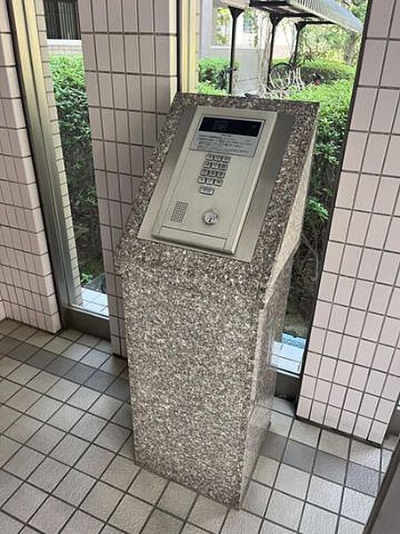 勧誘やセールスをシャットアウトできる安心のオートロックマンション