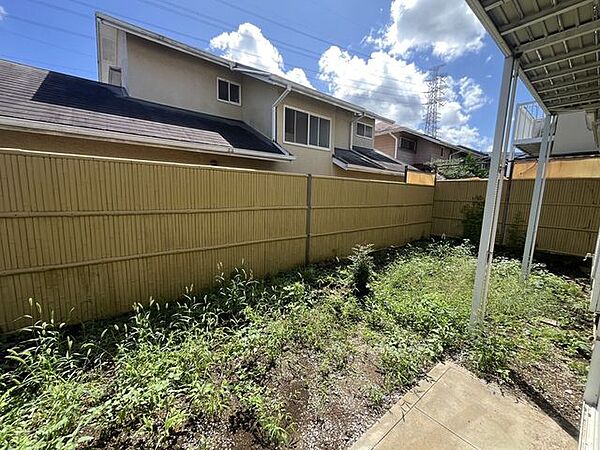 お庭は開放感がありガーデニングやお子様のあそび場として大活躍