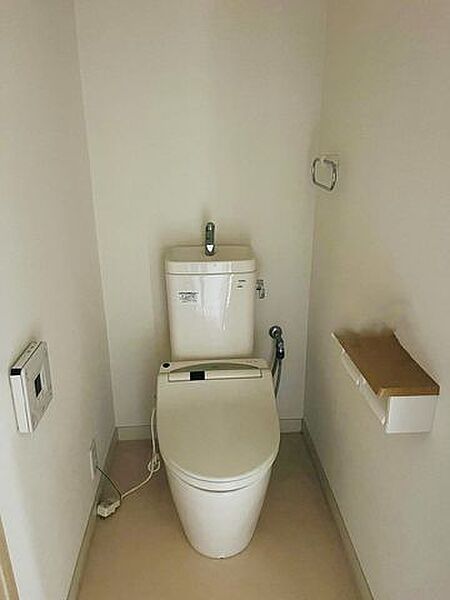 冬でも便座が暖かく清潔にお使いいただける温水洗浄便座です