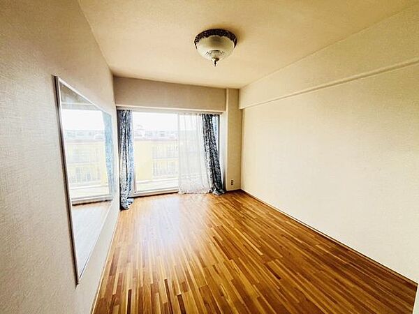 穏やかな光が差し込む室内には、穏やかな時間が流れます